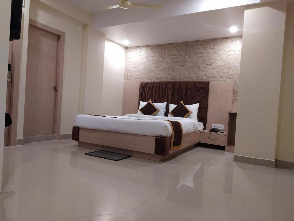 The Panash - Hotel & Banquet Kolkata Bagian luar foto