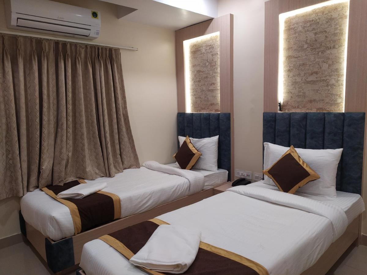 The Panash - Hotel & Banquet Kolkata Bagian luar foto