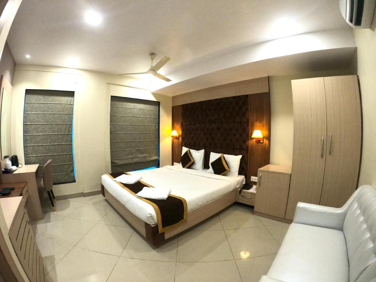 The Panash - Hotel & Banquet Kolkata Bagian luar foto