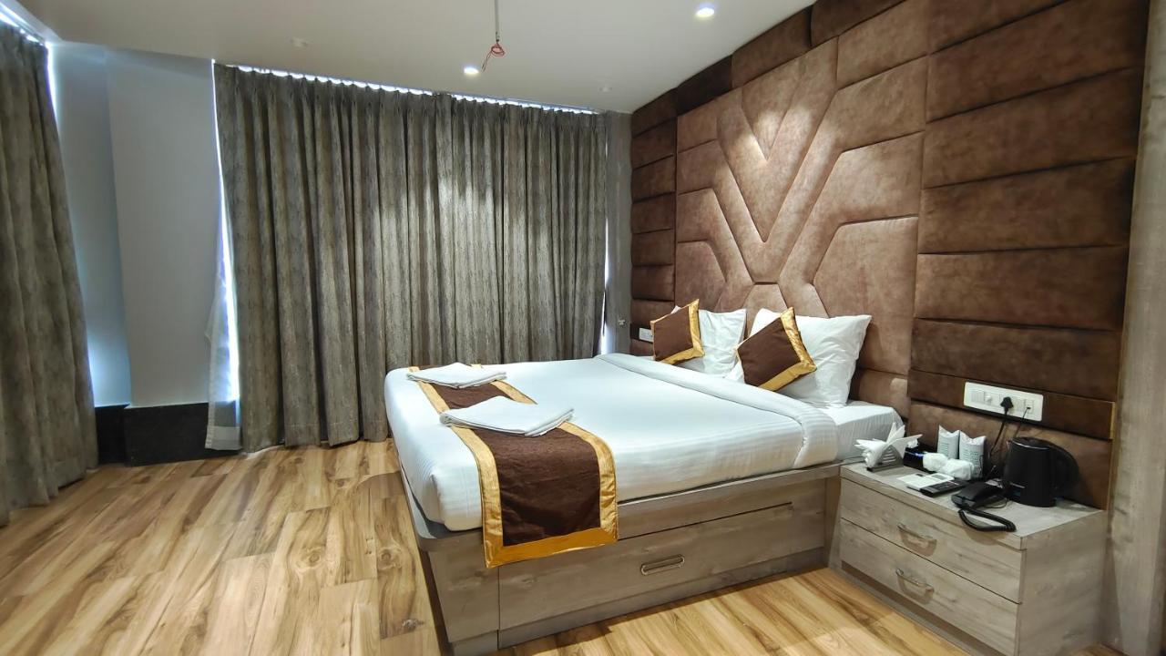 The Panash - Hotel & Banquet Kolkata Bagian luar foto