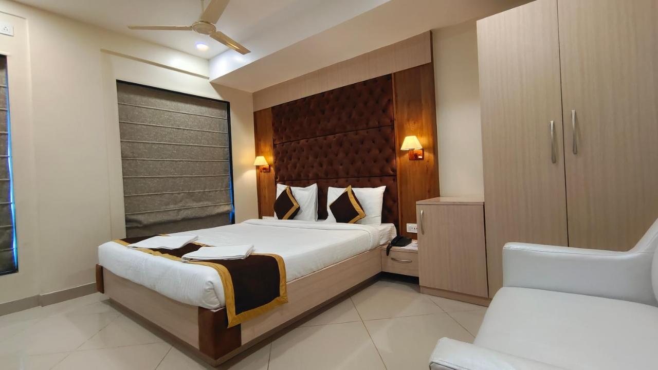 The Panash - Hotel & Banquet Kolkata Bagian luar foto