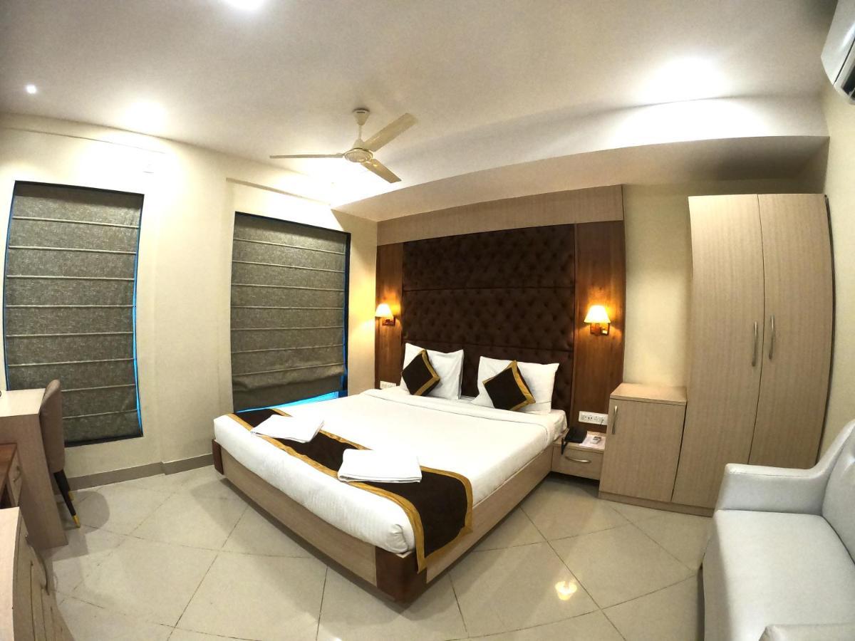 The Panash - Hotel & Banquet Kolkata Bagian luar foto