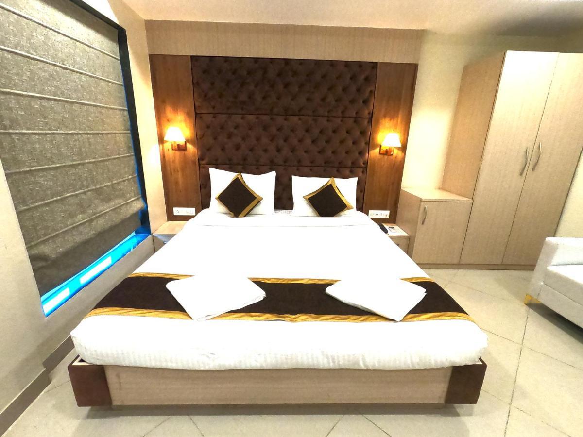 The Panash - Hotel & Banquet Kolkata Bagian luar foto