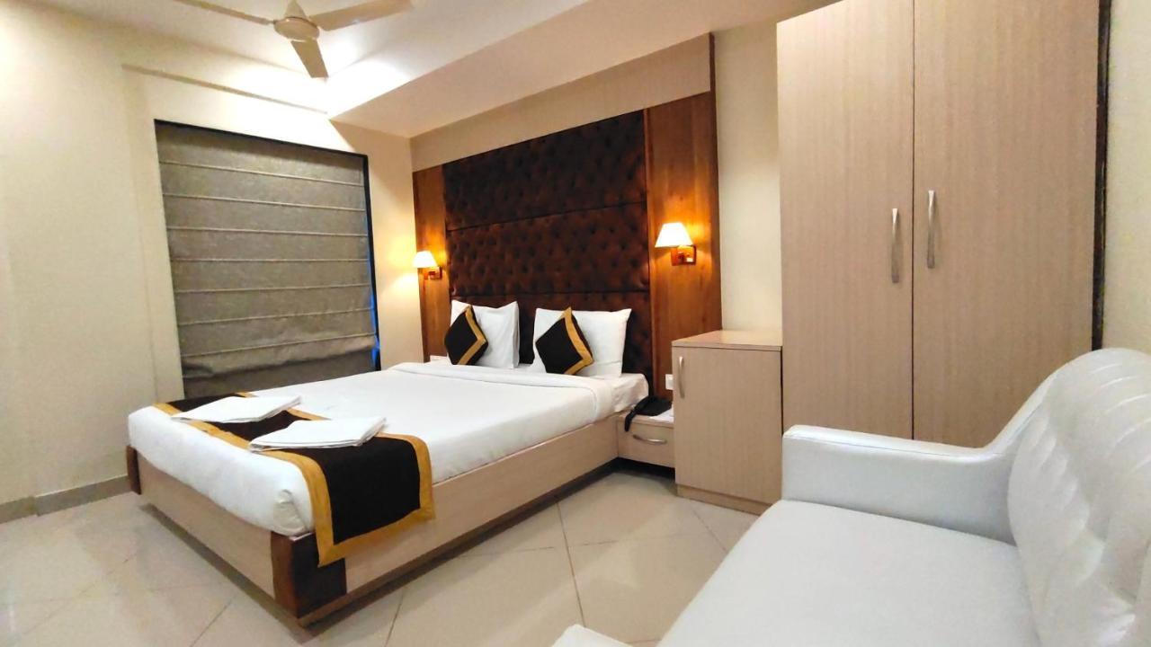 The Panash - Hotel & Banquet Kolkata Bagian luar foto