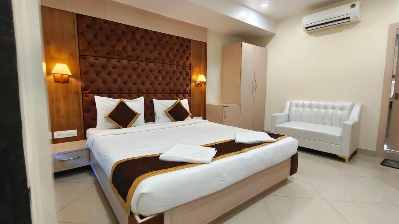 The Panash - Hotel & Banquet Kolkata Bagian luar foto